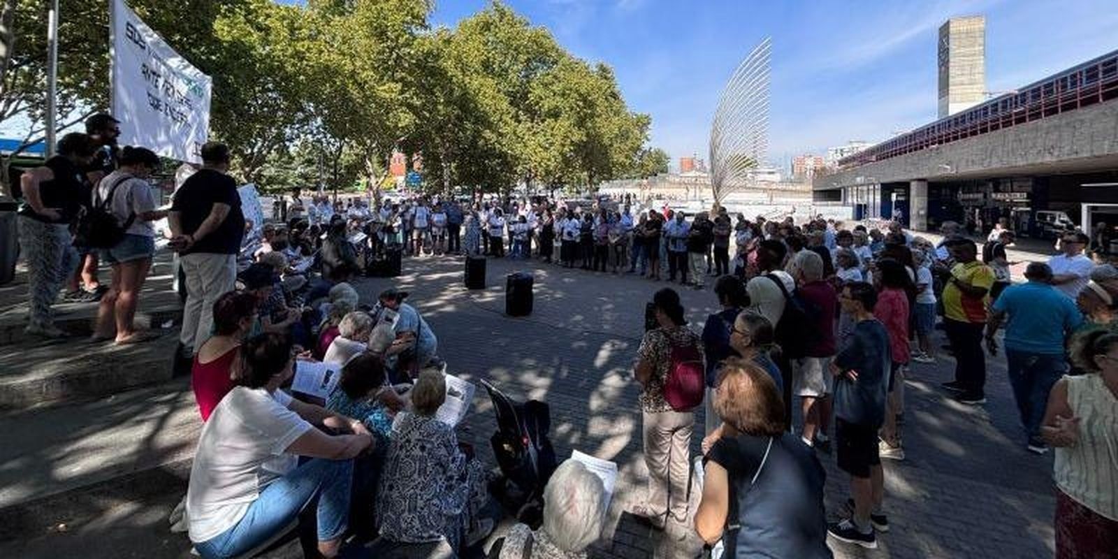 Vigilia de la Archidiócesis de Madrid junto al CIE de Aluche