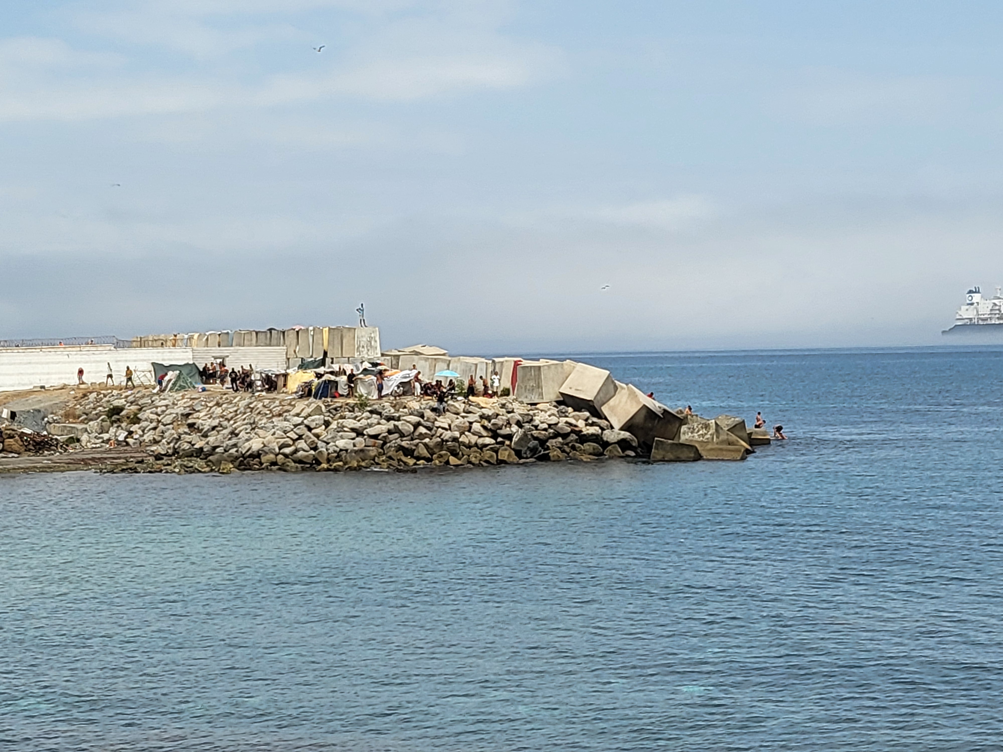 Asentamiento en la playa de Benítez, Ceuta, septiembre de 2026